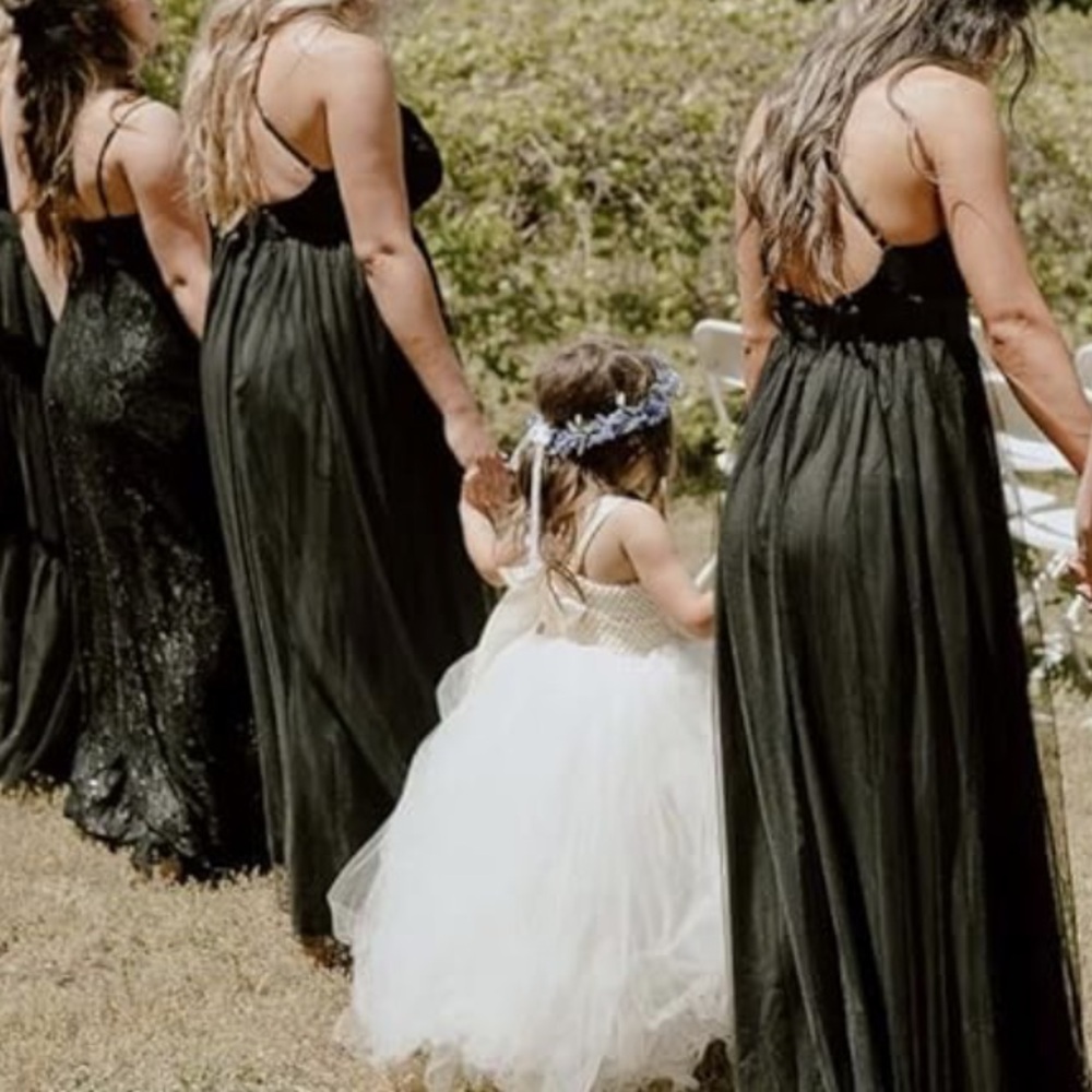 Elegant Black Evening Maxi Gown - Picture 3 of 4